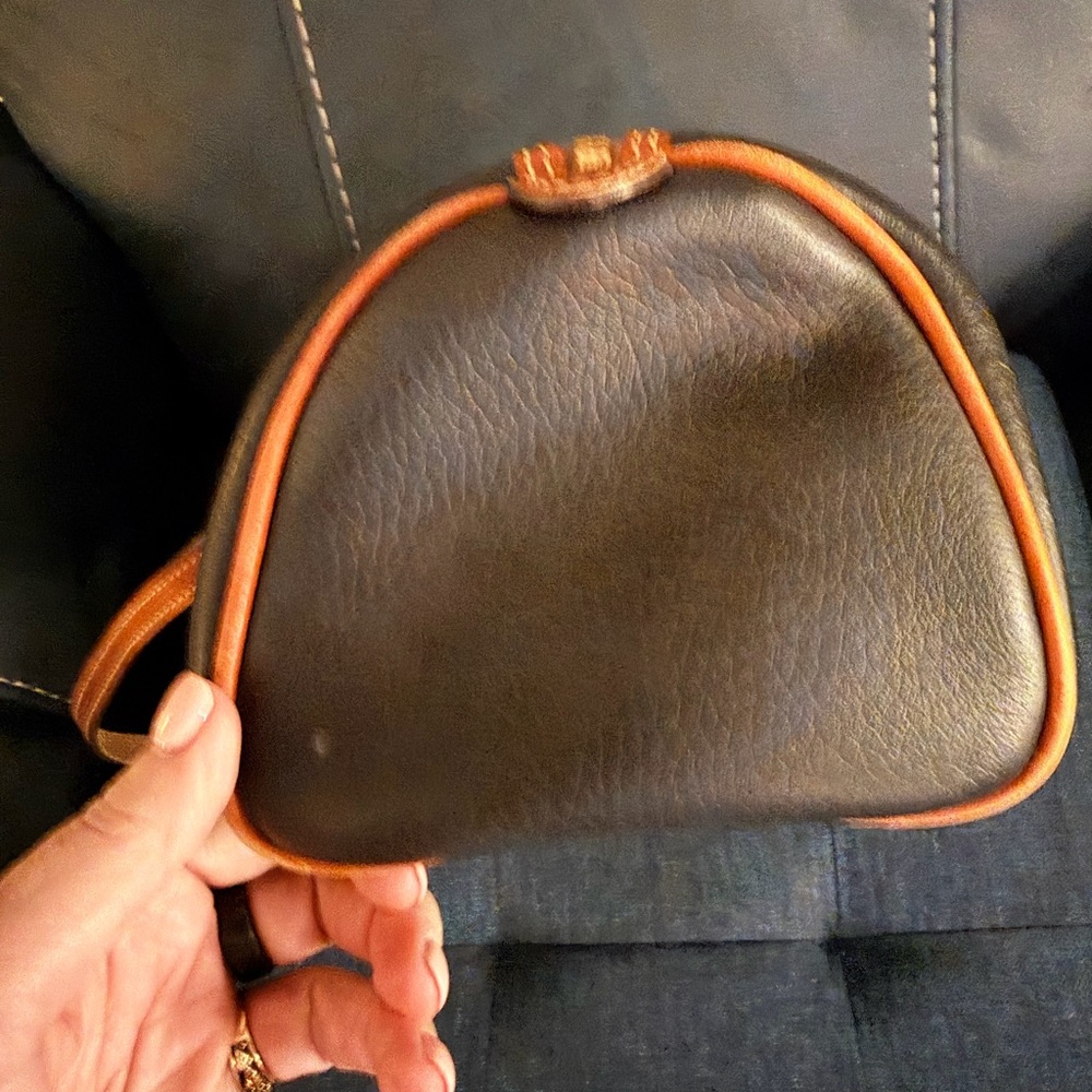 Vintage Dooney & Bourke Pebbled Leather Barrel Bag - Picture 5 of 15